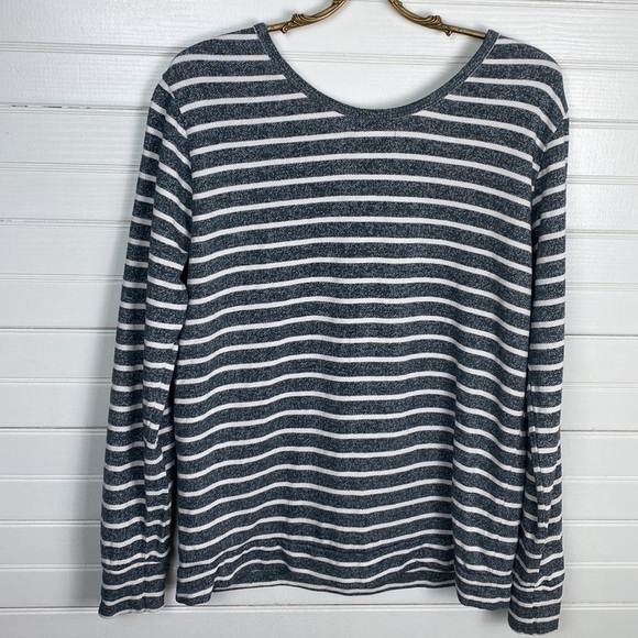 OBEY Grey and White Striped Crewneck Shirt Size Medium - Picture 4 of 6